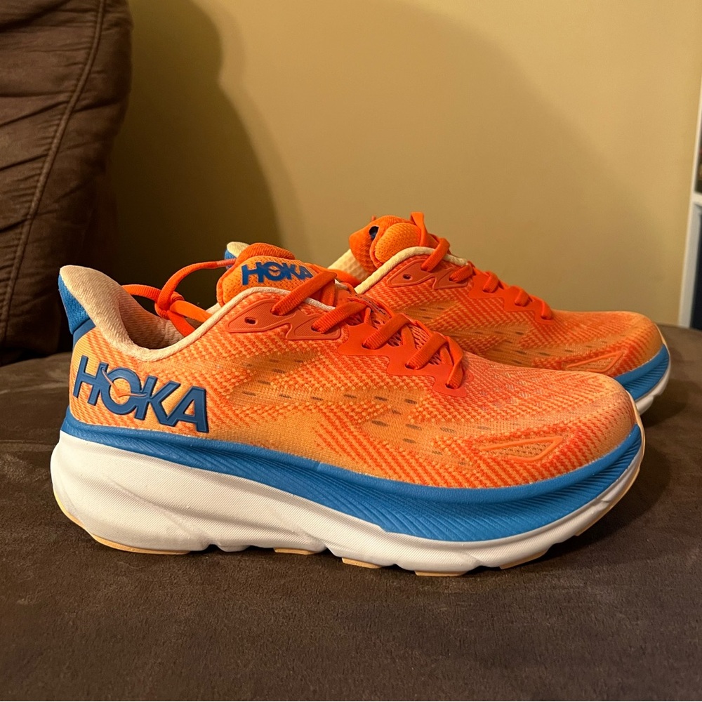 BRAND NEW HOKA Clifton 9 Women’s Sneakers - Size 6.5 Wide - Orange
